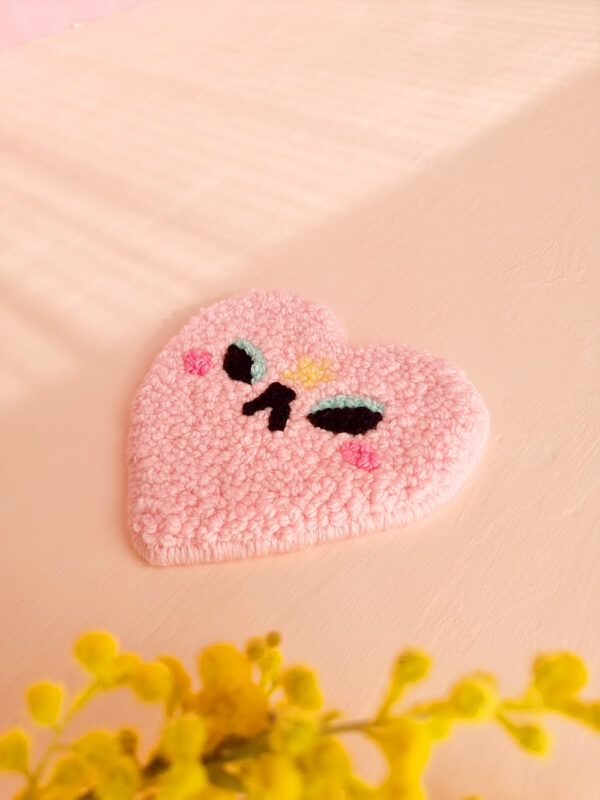 tapiz-decorativo-punch-needle-pink-heart_2 Tapiz decorativo Punch Needle Pink Heart