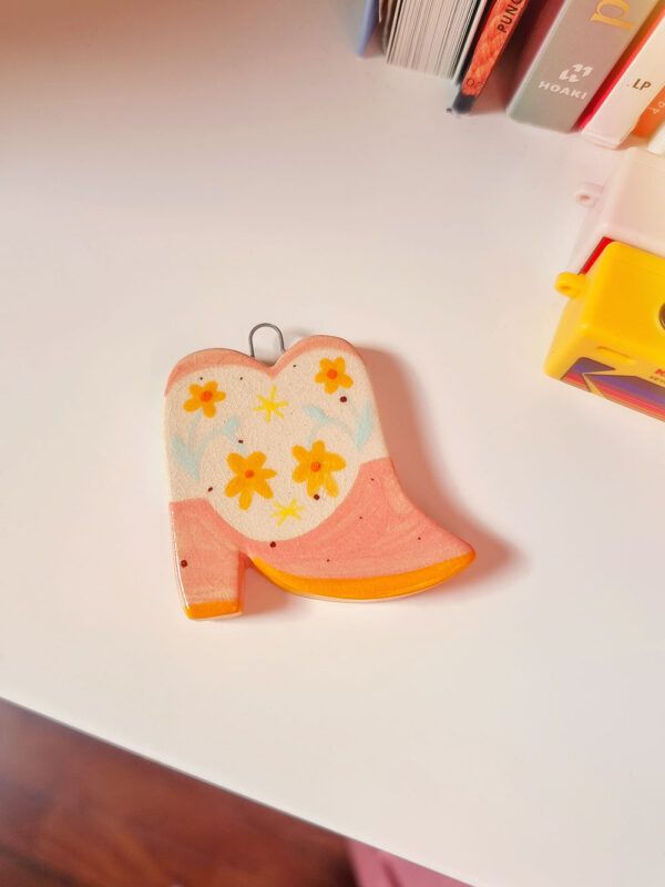 decoracion-de-pared-ceramica-pink-boot_1 Decoración de Pared Cerámica Pink Boot